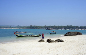 Лодки в Нгапали-Бич, Мьянма – фотографии Мьянмы
