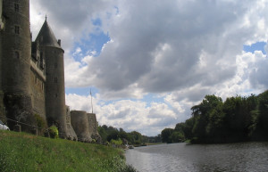 Река в Жослене, Франция – фотографии Франции