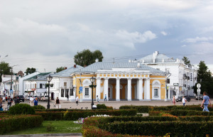 Гауптва́хта в центер Костромы – фотографии России