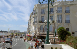 Улица в Ле-Сабль-д Олон, Франция – фотографии Франции