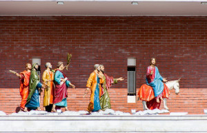 Часы "12 апостолов" на Патриаршей площади в Йошкар-Оле. Фото 1 – фотографии России