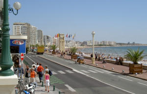 Люди в Ле-Сабль-д Олон, Франция – фотографии Франции