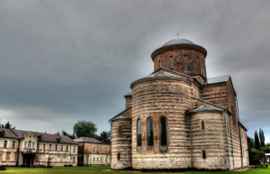 Двор Храма в Пицунде. Абхазия – фотографии Абхазии