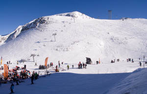 Лыжники в Ле-Дез-Альп, Франция – фотографии Франции