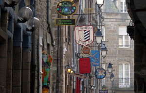 Динан (Dinan) — город в Бретани на реке Ранс, Франция. Фото 1 – фотографии Франции