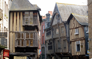 Динан (Dinan) — город в Бретани на реке Ранс, Франция. Фото 2 – фотографии Франции