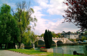 Набережная в Коньяке, Франция – фотографии Франции