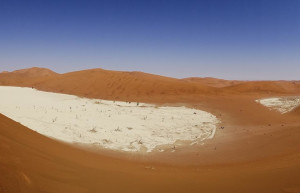 Знаменитая мёртвая долина в Намибии вид с расстояния – фотографии Намибии