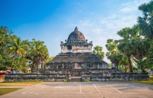 Ват Висун (Wat Wisunarat или Wat Visoun, 1513) — старейший действующий храм – фотографии Лаоса