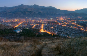 Ночные огни города Ванадзор. Армения. – фотографии Армении