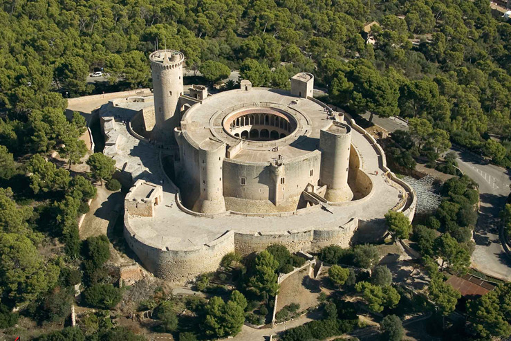 Замок Бельвер (Castell de Bellver) Замок Бельвер (Castell de Bellver)