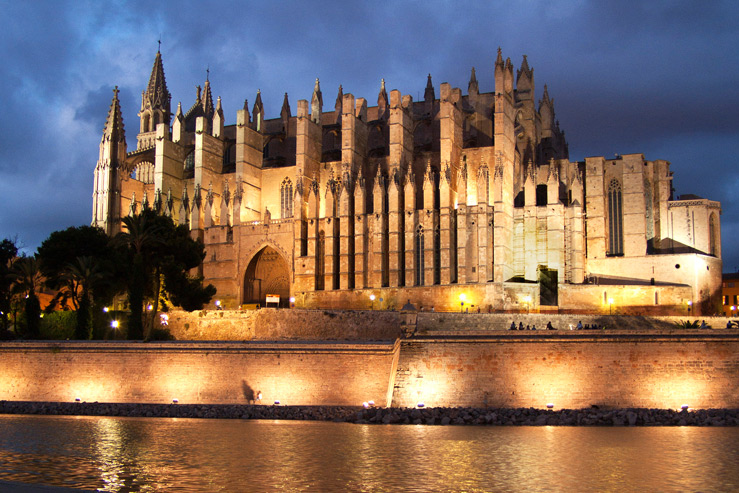 Кафедральный собор Санта-Мария (Catedral de Santa María de Palma de Mallorca) Кафедральный собор Санта-Мария (Catedral de Santa María de Palma de Mallorca)