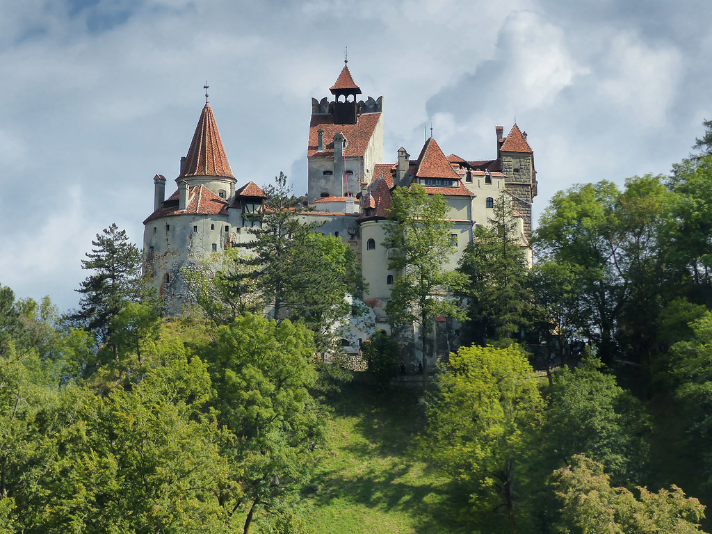 Замок Дракулы (Castelul Bran) — фотография, размер: 1024x768