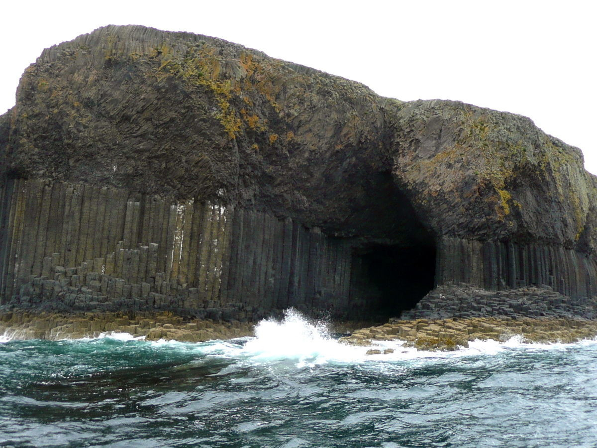 Фингалова пещера. Фингалова пещера Мендельсон. Пещера фингала Шотландия. Фингалова пещера Исландия. Шотландия Гебриды Фингалова пещера на карте.
