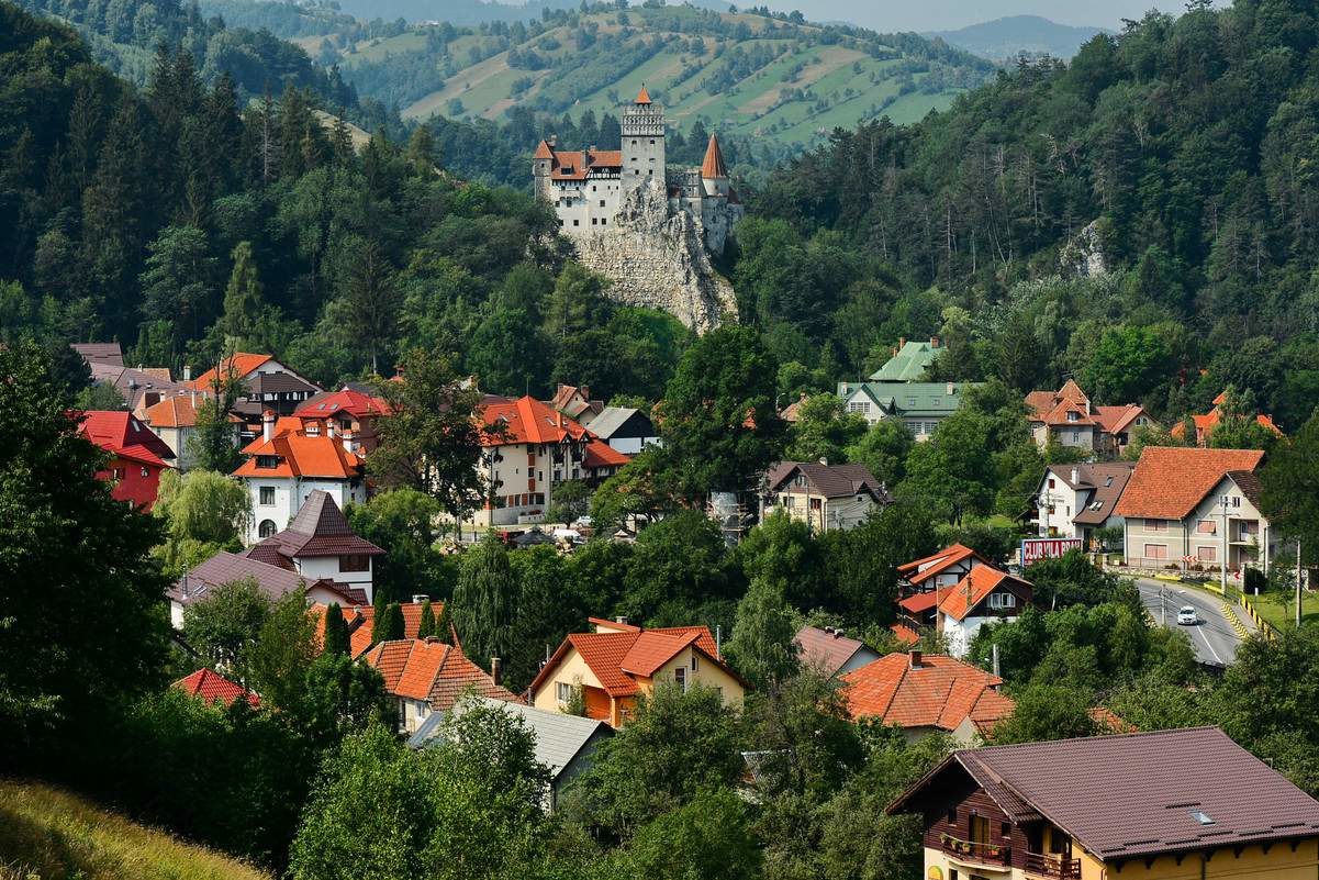 Румыния фото. Трансильвания Брашов замок. Город Брашов Румыния замок. Румыния поселок Трансильвания. Румыния тур Трансильвания.