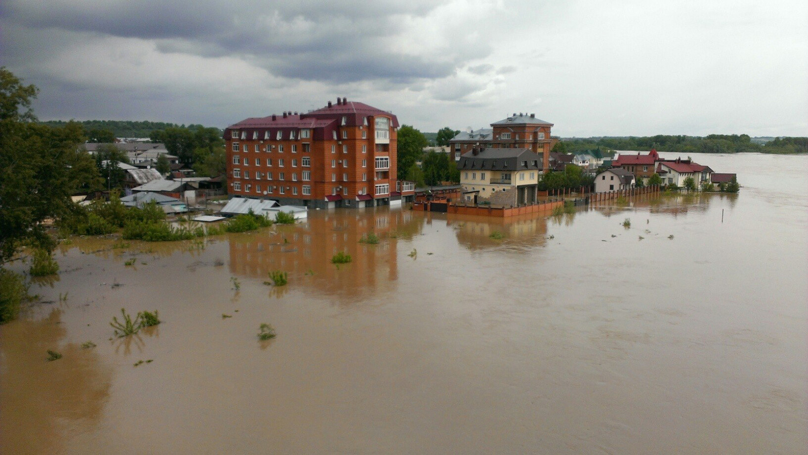 Наводнение в Бийске в 2014 году. Фото 1 — фотография, размер: 1600x901