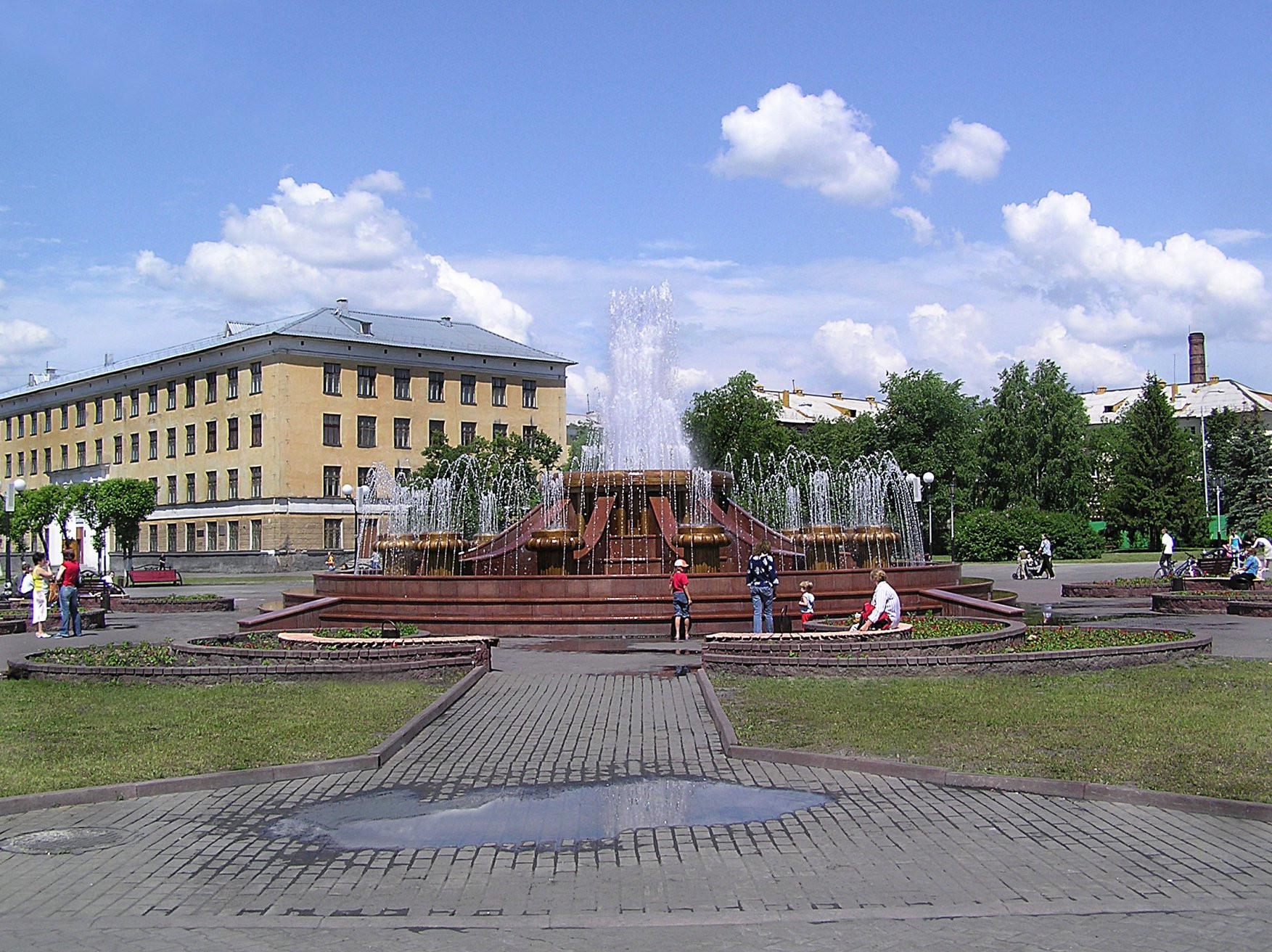 Кемеровская обл г. Междуреченск Кемеровская область. Городской фонтан Междуреченск. Площадь города Междуреченск. Междуреченск центр города.