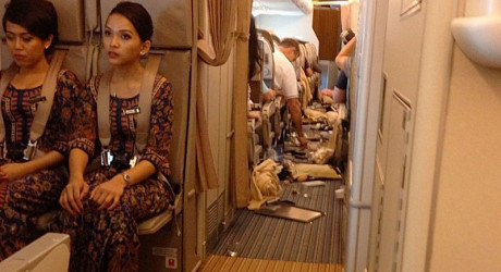 Сильная турбулентность в самолёте: последствия (7 фото)