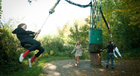 Итальянец создал настоящий парк аттракционов в лесу