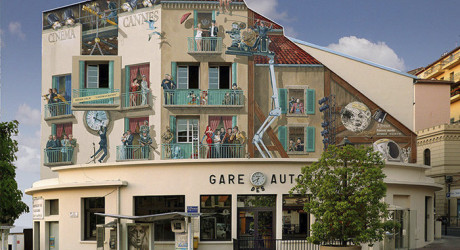 Обычный стрит-арт французского художника Патрика Коммеси