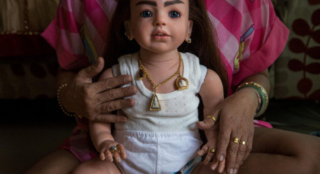 Странная мода на куклы-талисманы в Таиланде