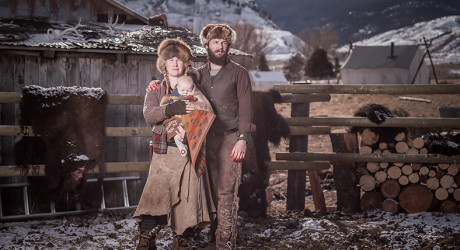 Энтузиасты в США отказываются от современных удобств, чтобы пожить и поохотиться как индейцы