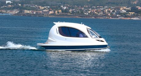 Итальянцы разработали футуристический катер «Jet Capsule»