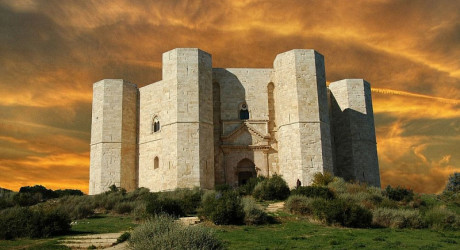 Кастель дель Монте – уникальный замок на юге Италии