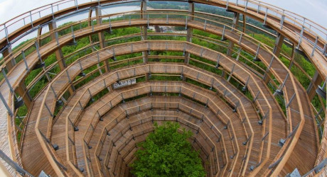 Необычная башня «Орлиное гнездо» над островом Рюген в Германии