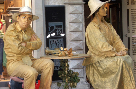 Ожившие памятники, застывшие люди…