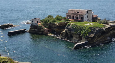 Гайола – проклятая вилла миллионеров на острове в Неаполе