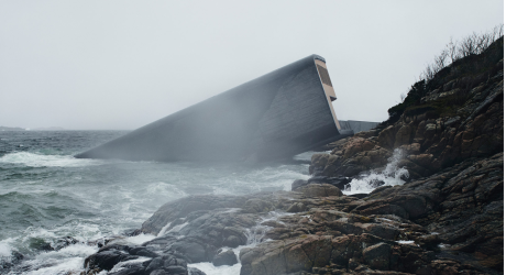 Единственный в Европе и самый большой в мире – подводный ресторан Under