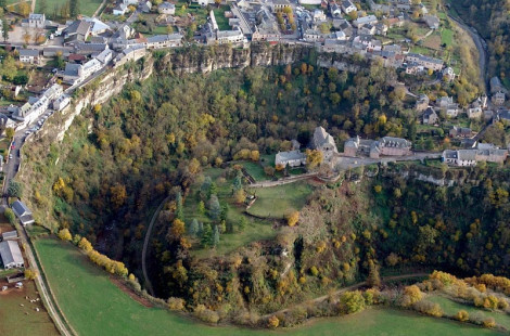 Бозуль – французский город, расположенный на краю гигантского каньона