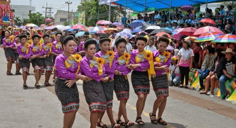 «Bun Bang Fai» – опасный праздник с самодельными ракетами в Таиланде