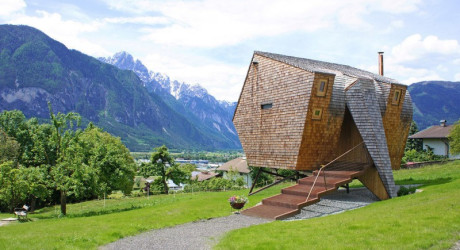 Необычный дом в живописном месте