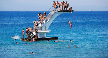 Вышка для ныряния на Родосе в Греции