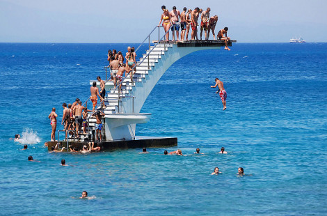 Вышка для ныряния на Родосе в Греции