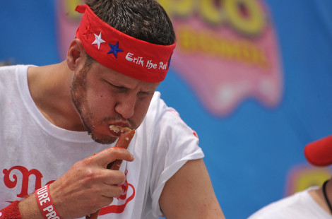 Как заработать 10 тысяч долларов за 10 минут? Ешьте хот-доги!