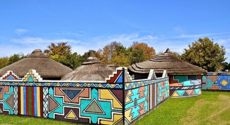 Красочные дома древнего африканского народа Ндебеле