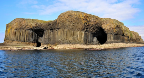 Прославленная Фингалова пещера