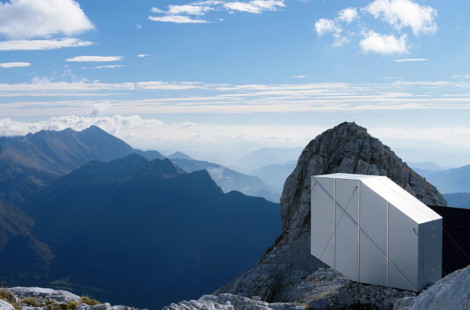 «Левитирующая» туристическая кабина на вершине горы Канин в Юлийских Альпах