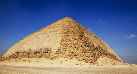 Малоизвестная «ломаная» египетская пирамида в Дахшуре