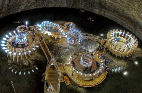 Салина Турда – уникальная соляная шахта с красивой подсветкой в Румынии