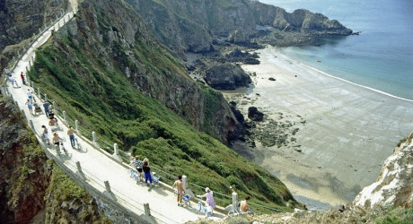 Сарк – остров на юго-западе Ла-Манша, управляемый феодальной системой до 2008 года