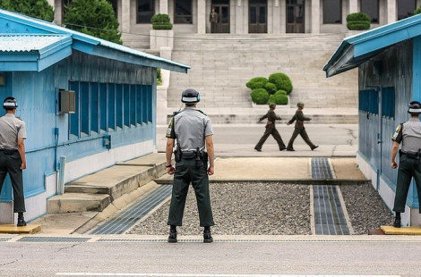 Пханмунджом – нежилая деревня на границе КНДР, где туристы могут быть убиты