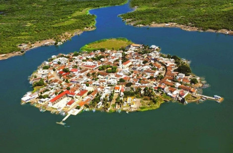 Мескальтитан – мексиканская Венеция, где креветок сушат прямо на тротуаре