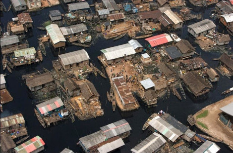 Ужасные условия жизни в трущобах Макоко в Нигерии