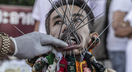 Шокирующая Азия: Фестиваль Вегетарианцев в Таиланде