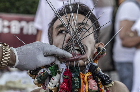 Шокирующая Азия: Фестиваль Вегетарианцев в Таиланде