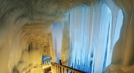 Нинву – уникальная ледяная пещера в Китае, которая не тает даже летом